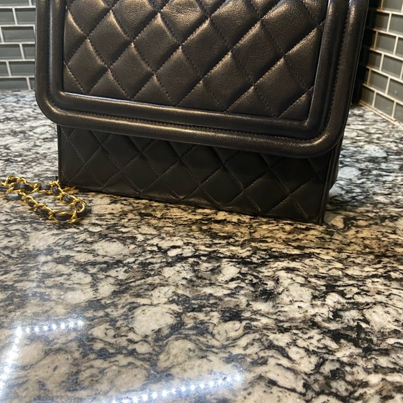 Vintage Chanel Flap Bag in Navy - Picture 6 of 10